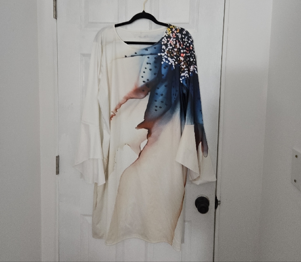 Elegant Floral Kimono with Blue and Cream Design